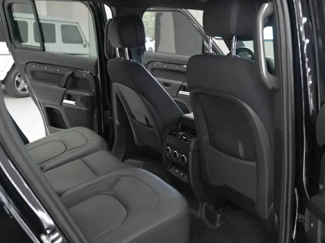 Land Rover Defender — Фото автомобиля 11