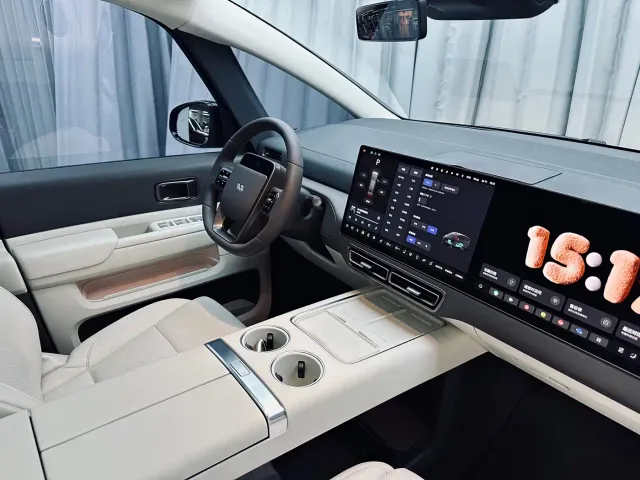 Li Auto MEGA — Фото автомобиля 18