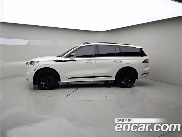 Lincoln Aviator — Фото автомобиля 4