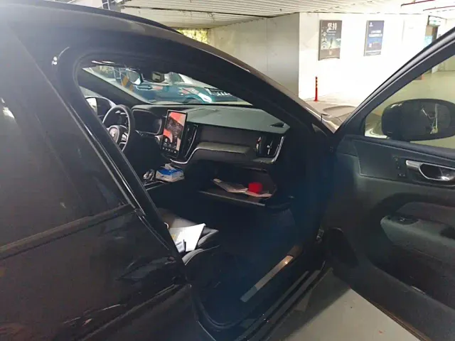 Volvo XC60 — Фото автомобиля 19