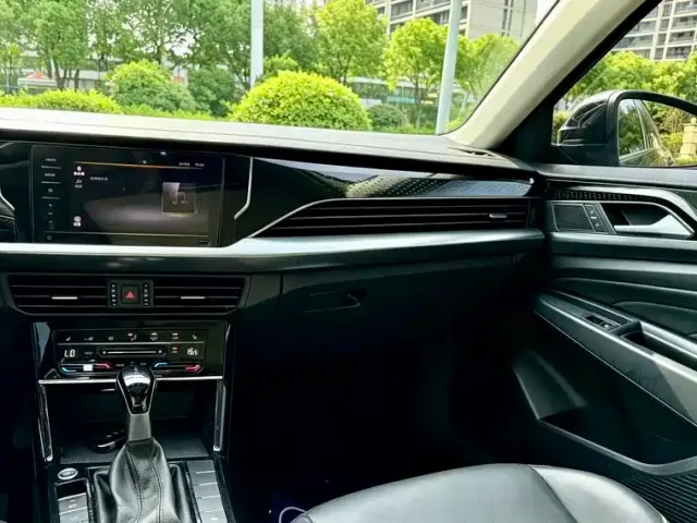 Volkswagen Passat — Фото автомобиля 12