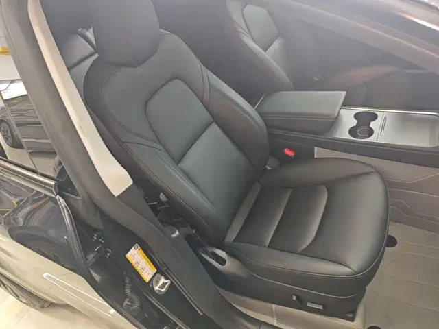 Tesla Model Y — Фото автомобиля 24