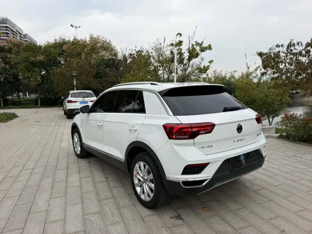 Volkswagen T-Roc — Фото автомобиля 3