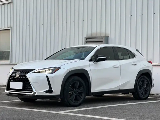 Фотография автомобиля — Lexus UX