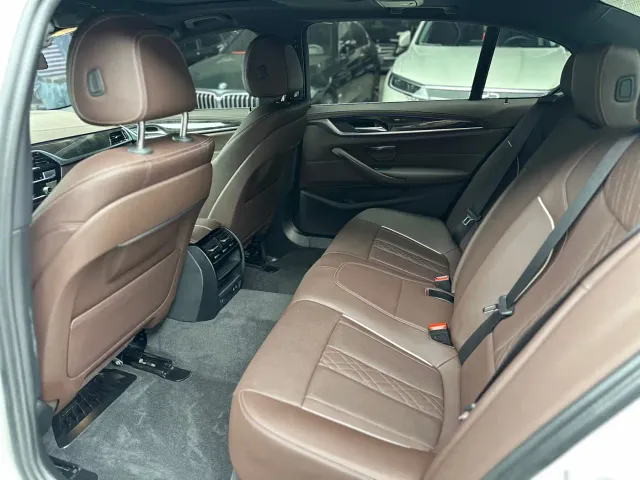 BMW 5 Series — Фото автомобиля 8