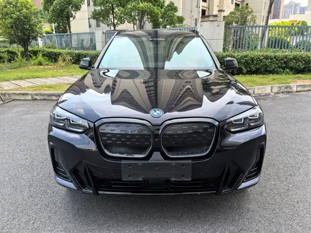 BMW iX3 — Фото автомобиля 2