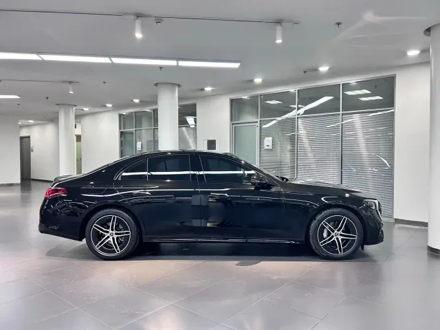 Mercedes-Benz E-Class — Фото автомобиля 7