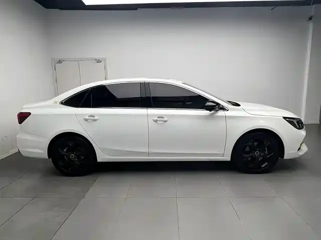 Roewe i6 MAX — Фото автомобиля 7