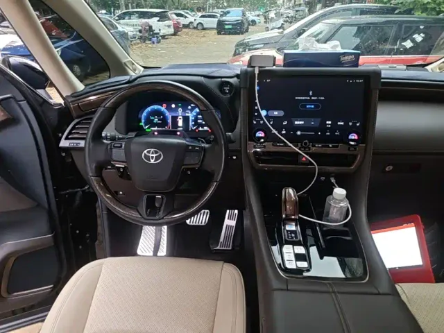 Toyota Alphard — Фото автомобиля 12