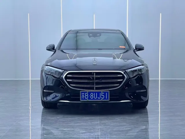 Mercedes-Benz E-Class — Фото автомобиля 2