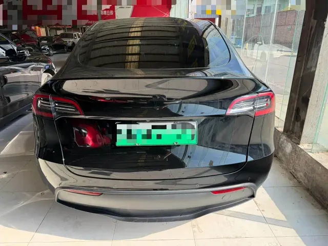 Tesla Model Y — Фото автомобиля 11