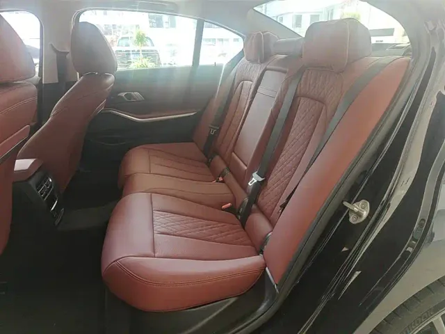 BMW 3 Series — Фото автомобиля 16
