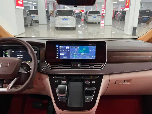 Bestune Besturn M9 — Фото автомобиля 16