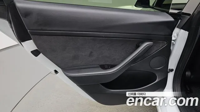 Tesla Model 3 — Фото автомобиля 23
