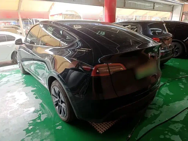 Tesla Model Y — Фото автомобиля 4