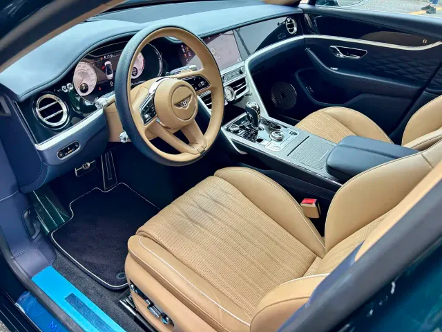 Bentley Flying Spur — Фото автомобиля 3