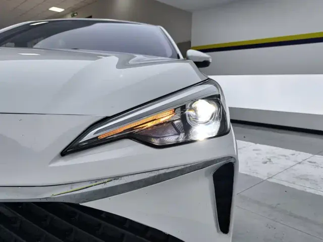 Roewe i5 — Фото автомобиля 5