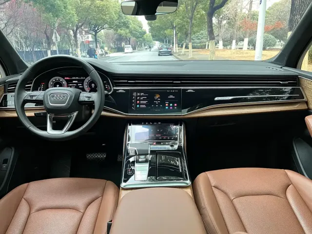 Audi Q7 — Фото автомобиля 12