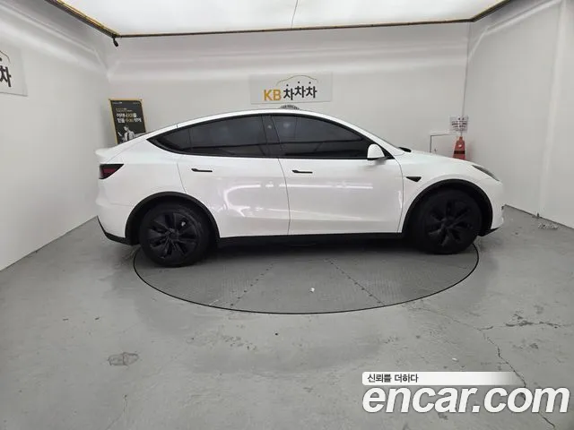 Tesla Model Y — Фото автомобиля 3