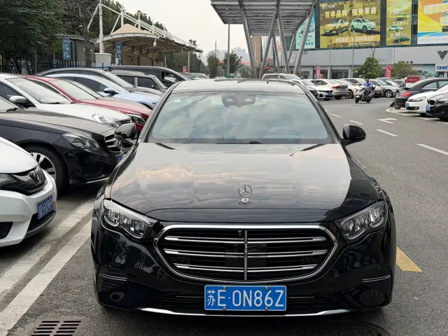 Mercedes-Benz E-Class — Фото автомобиля 2