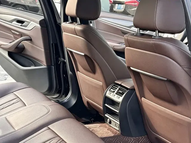 BMW 5 Series — Фото автомобиля 12