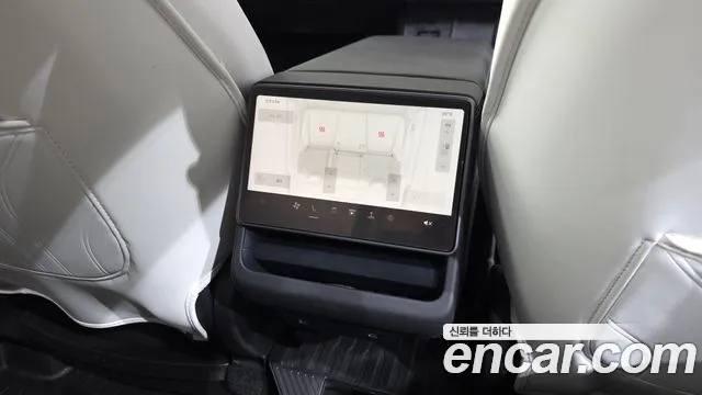 Tesla Model Y — Фото автомобиля 24