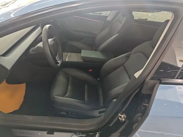 Tesla Model 3 — Фото автомобиля 14