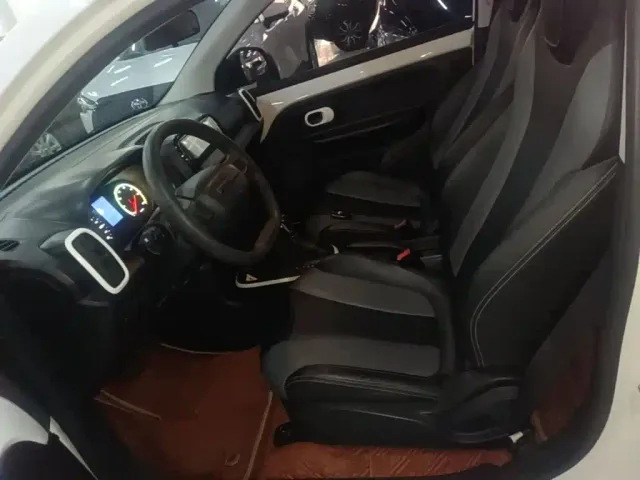 Roewe Clever — Фото автомобиля 14