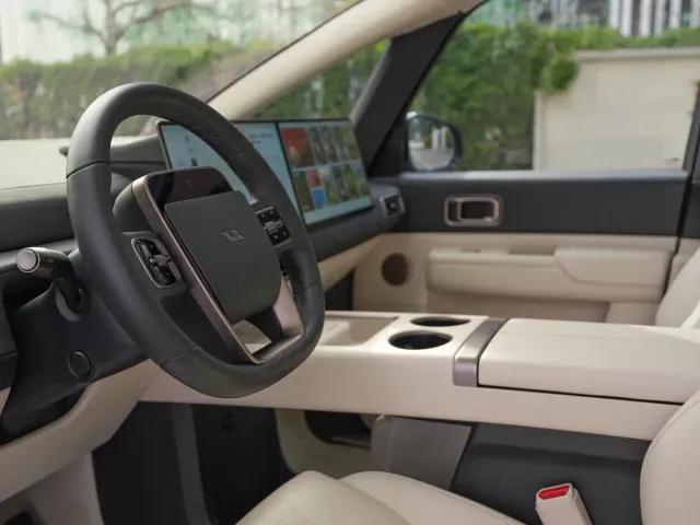 Li Auto MEGA — Фото автомобиля 14