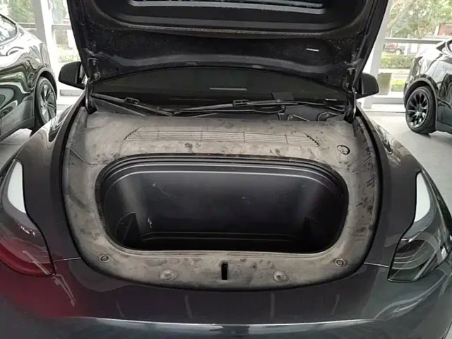 Tesla Model Y — Фото автомобиля 19
