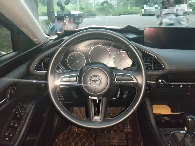 Mazda Axela — Фото автомобиля 11