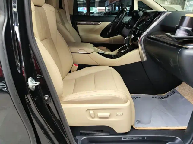 Toyota Alphard — Фото автомобиля 24