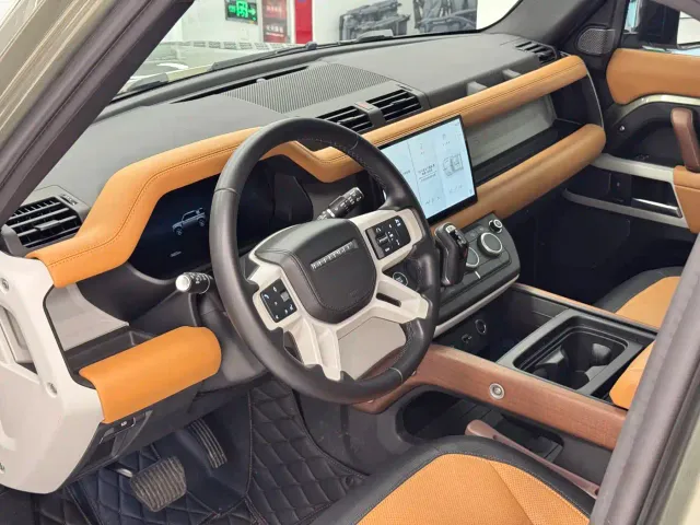 Land Rover Defender — Фото автомобиля 11