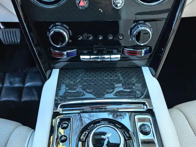 Rolls-Royce Cullinan — Фото автомобиля 17