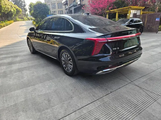 Hongqi H5 — Фото автомобиля 11
