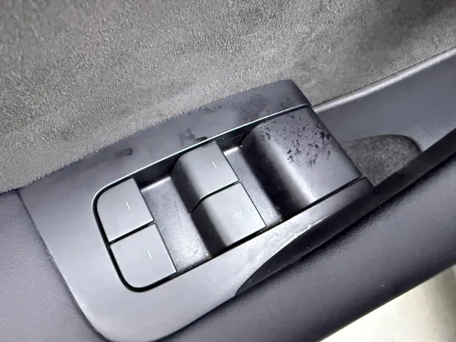 Tesla Model Y — Фото автомобиля 27