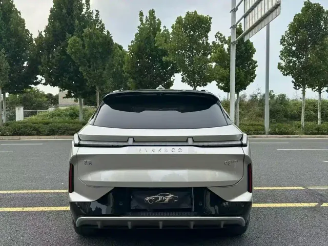 Lynk & Co 08 EM-P — Фото автомобиля 8