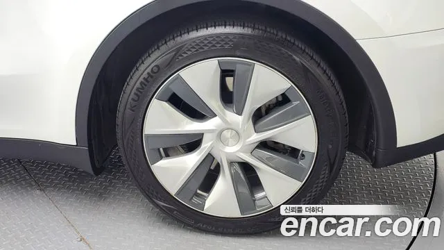 Tesla Model Y — Фото автомобиля 7