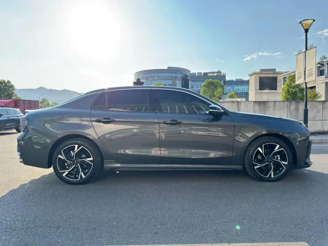 Lynk & Co 03 — Фото автомобиля 25