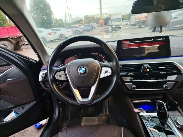 BMW 5 Series — Фото автомобиля 11