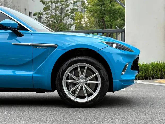 Aston Martin DBX — Фото автомобиля 7
