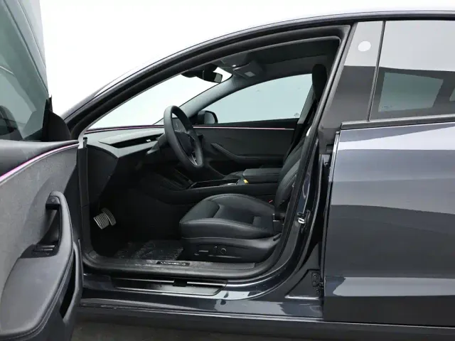 Tesla Model 3 — Фото автомобиля 12
