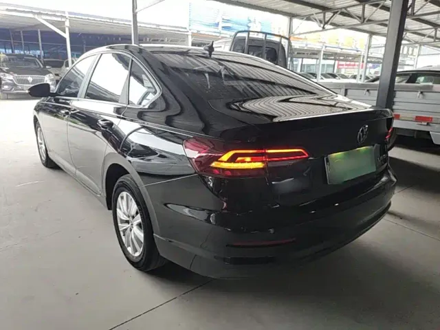 Volkswagen Lavida — Фото автомобиля 4