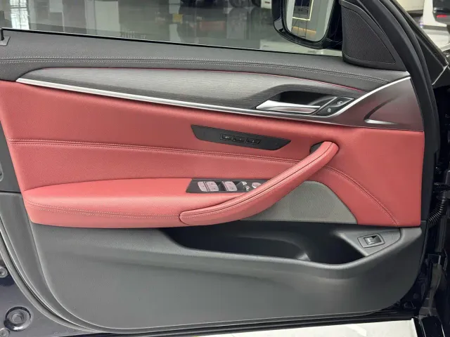 BMW 5 Series — Фото автомобиля 8