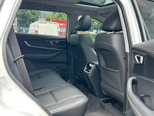 Chery Tiggo 8 — Фото автомобиля 11