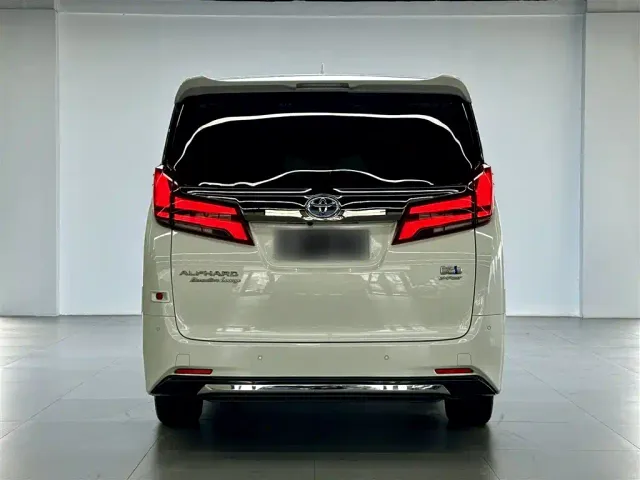 Toyota Alphard — Фото автомобиля 7