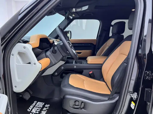 Land Rover Defender — Фото автомобиля 14