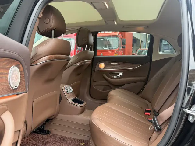 Mercedes-Benz E-Class — Фото автомобиля 6