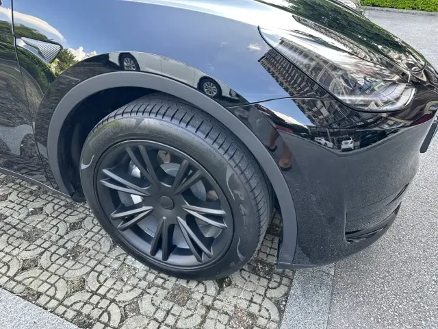 Tesla Model Y — Фото автомобиля 11