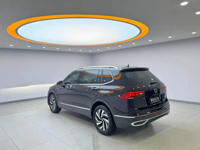 Volkswagen Tiguan L — Фото автомобиля 4